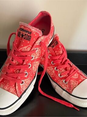 Converse Chuck Taylor Coral Bandana Print Low Top Sneakers Women’s 8 EU 39